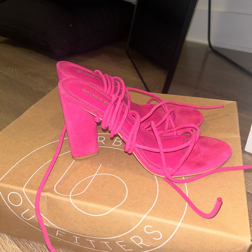 Gianni Bini pink pumps